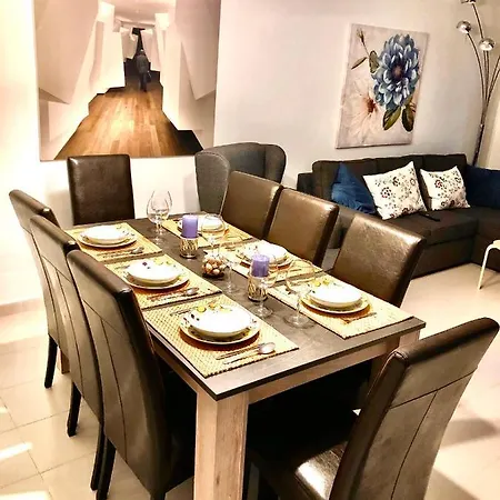 Luxury House Grumete 度假居 *